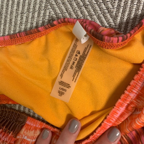 RED BIKINI - Picture 7 of 7